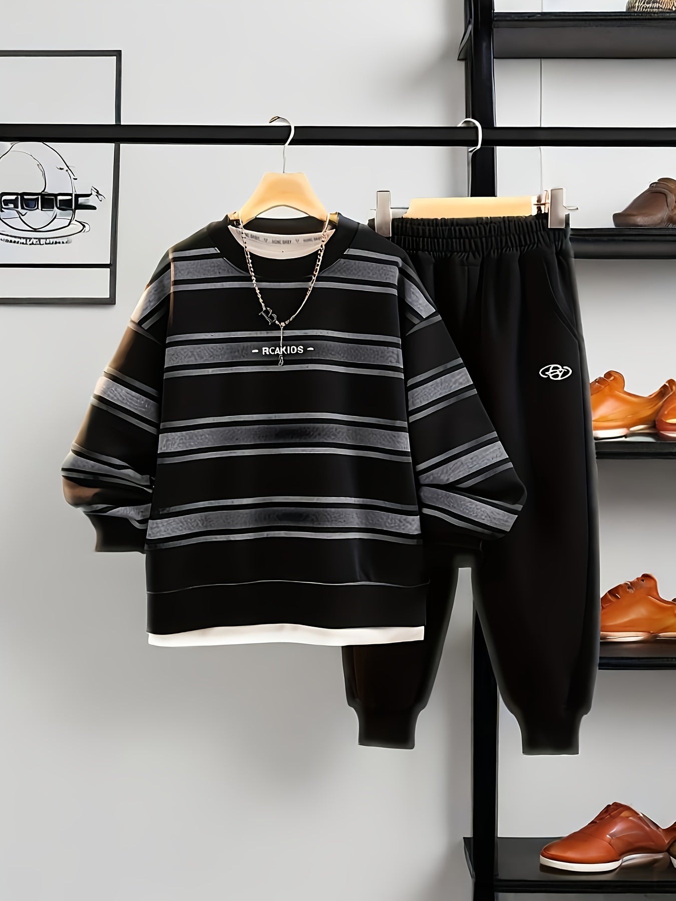 Boys' Autumn 2025 New Style Outfit Featuring a Round Neck Sweatshirt And Pants, Designed to Look Like a Two-Piece Set with Trendy Striped Prints, for Outdoor