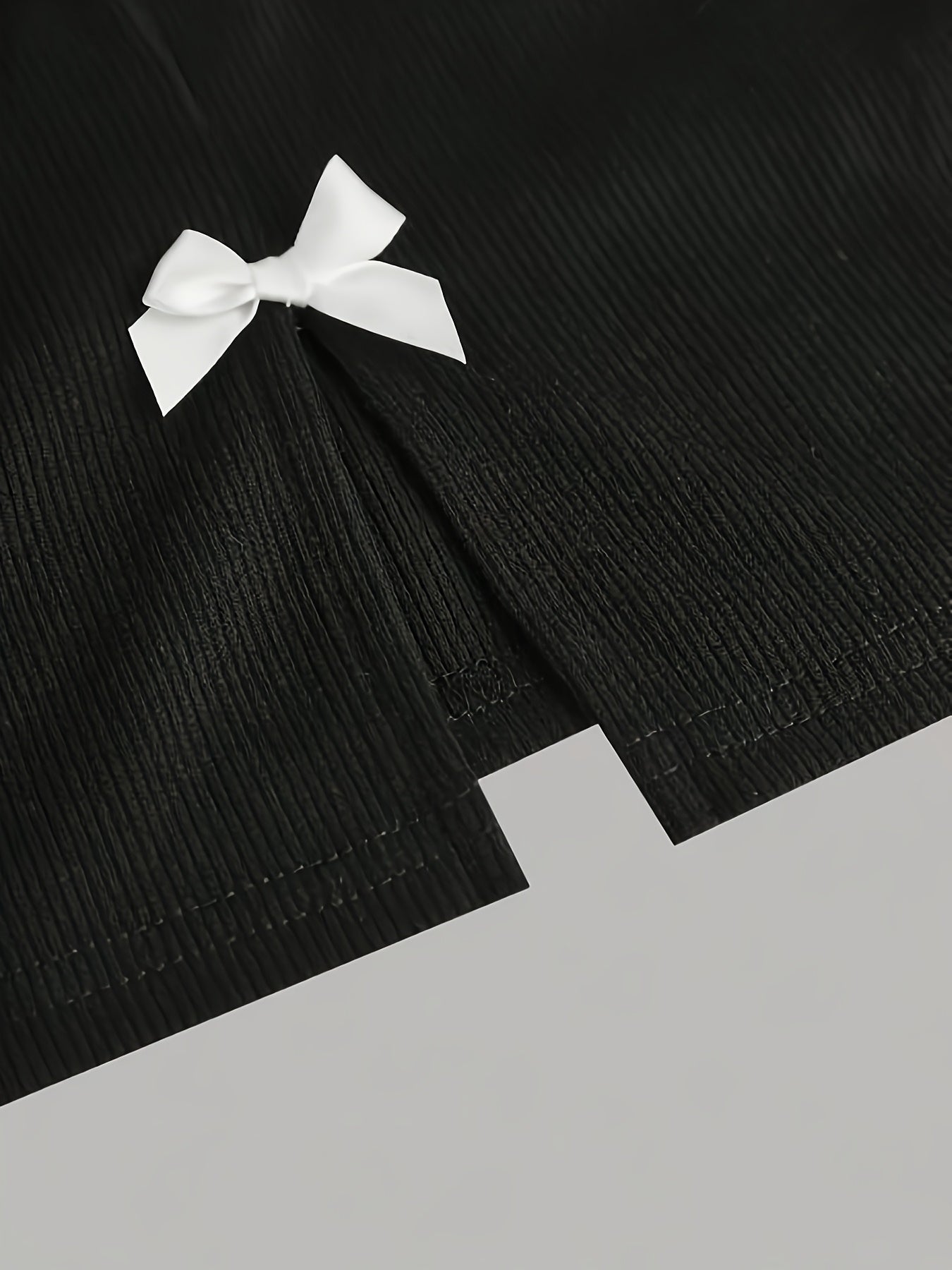 Spring and Autumn Girls' Comfortable Simple Fashion Black Short Sleeve Top with Black Bow Flare Pants Set, Suitable for Outdoor Leisure and Party Activities, Perfect for Outdoor