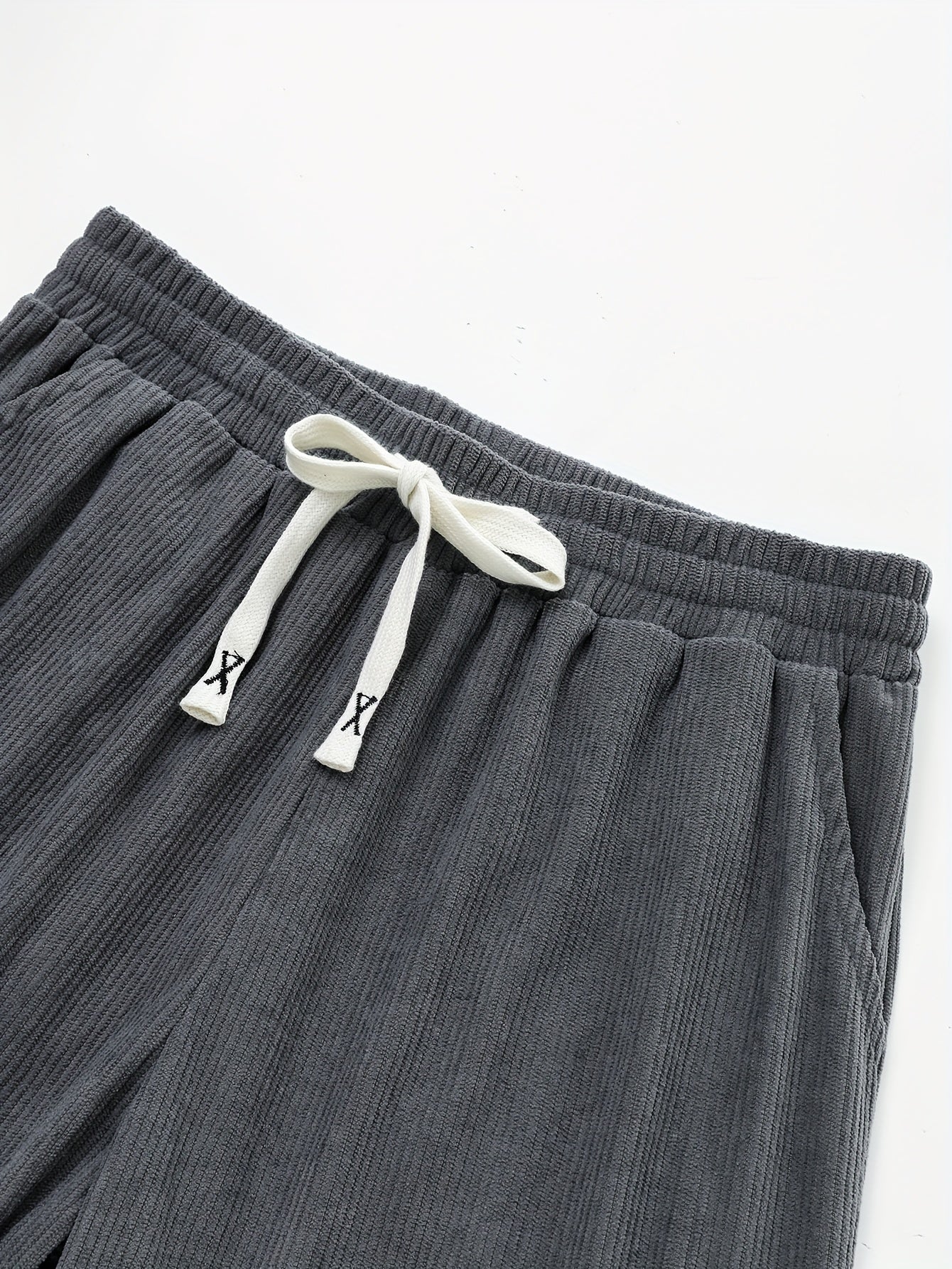 [Teen Corduroy Casual Suit] Teen Set Corduroy Casual Suit This Classic Gray Corduroy Set Features a Long-Sleeve Shirt Made of Sturdy Corduroy Fabric, Paired with Black Buttons And a Chest Pocket on The Left Side, Adorned with