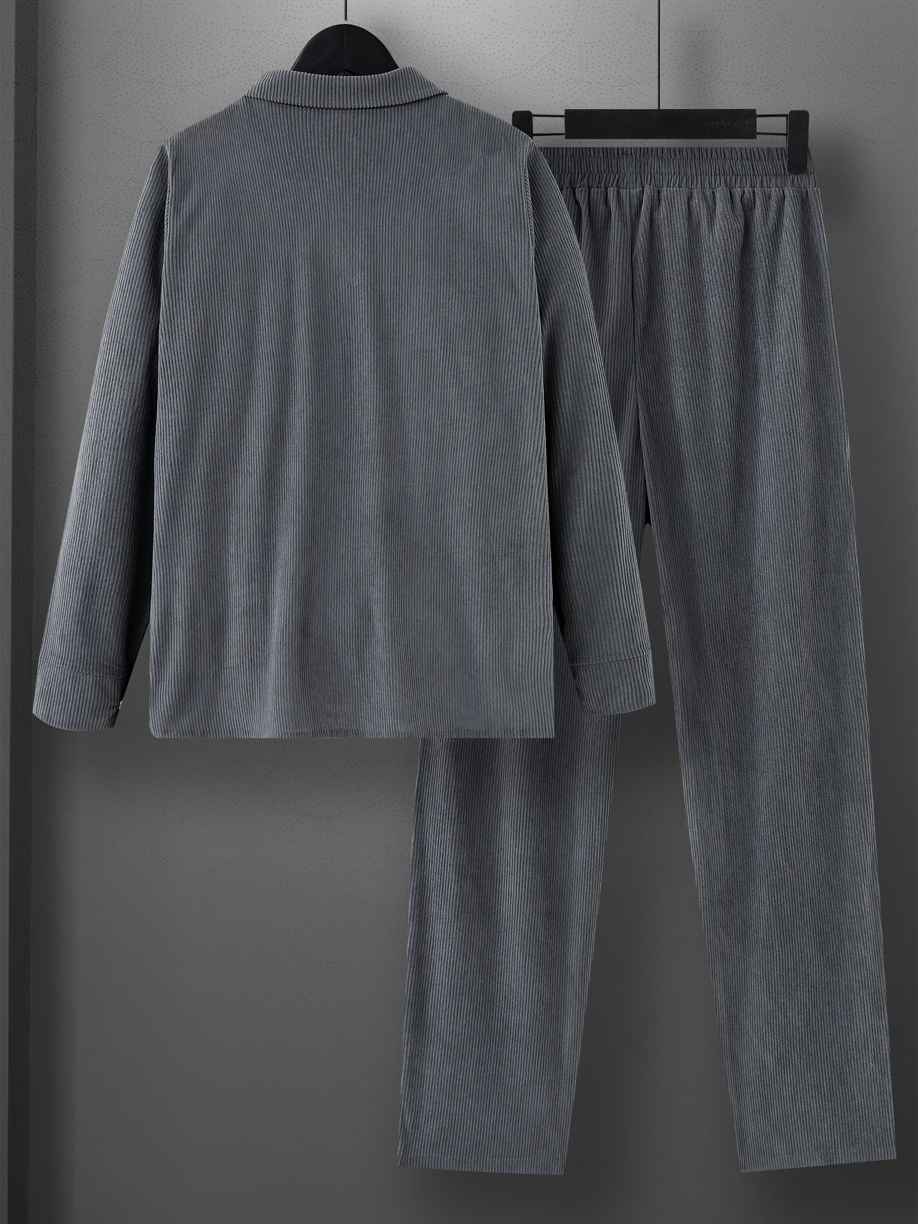 [Teen Corduroy Casual Suit] Teen Set Corduroy Casual Suit This Classic Gray Corduroy Set Features a Long-Sleeve Shirt Made of Sturdy Corduroy Fabric, Paired with Black Buttons And a Chest Pocket on The Left Side, Adorned with