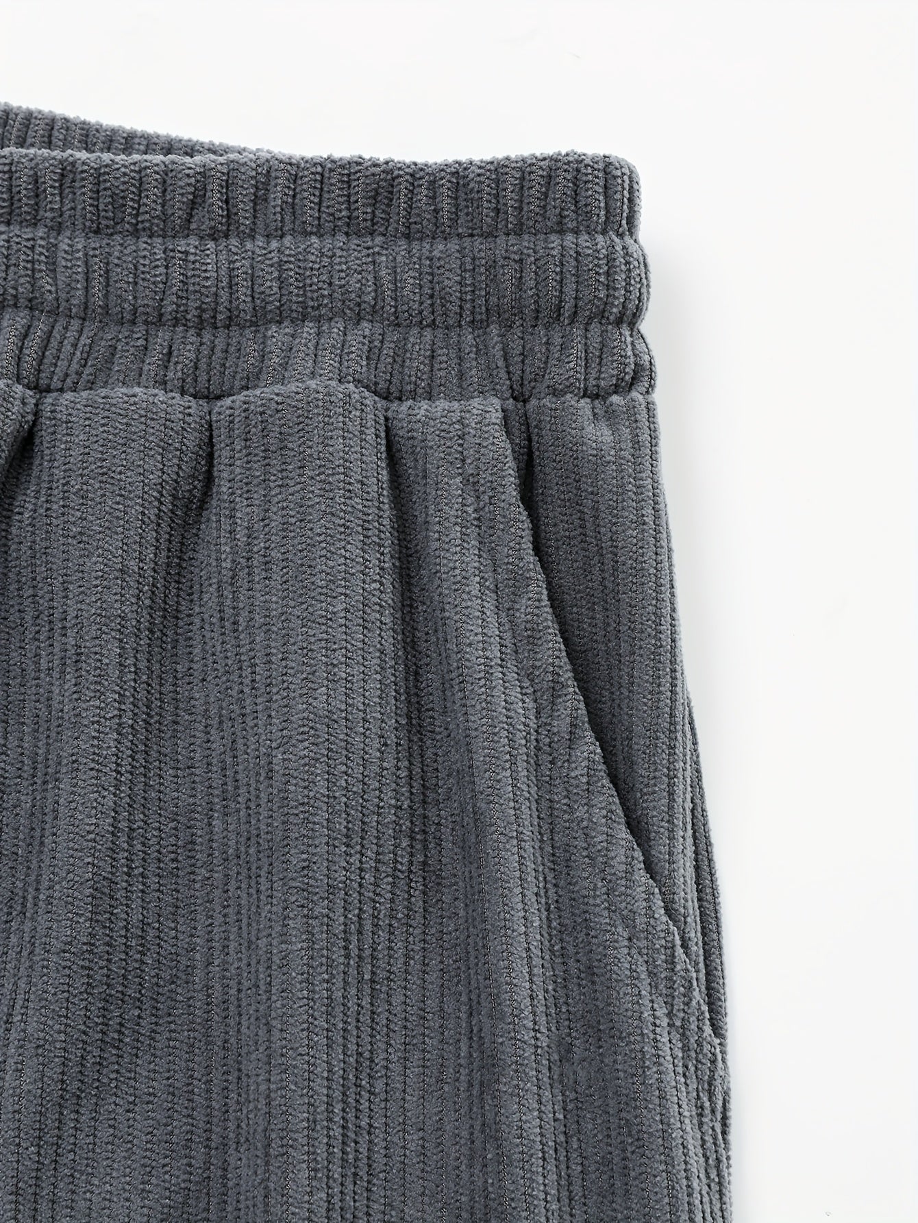 [Teen Corduroy Casual Suit] Teen Set Corduroy Casual Suit This Classic Gray Corduroy Set Features a Long-Sleeve Shirt Made of Sturdy Corduroy Fabric, Paired with Black Buttons And a Chest Pocket on The Left Side, Adorned with