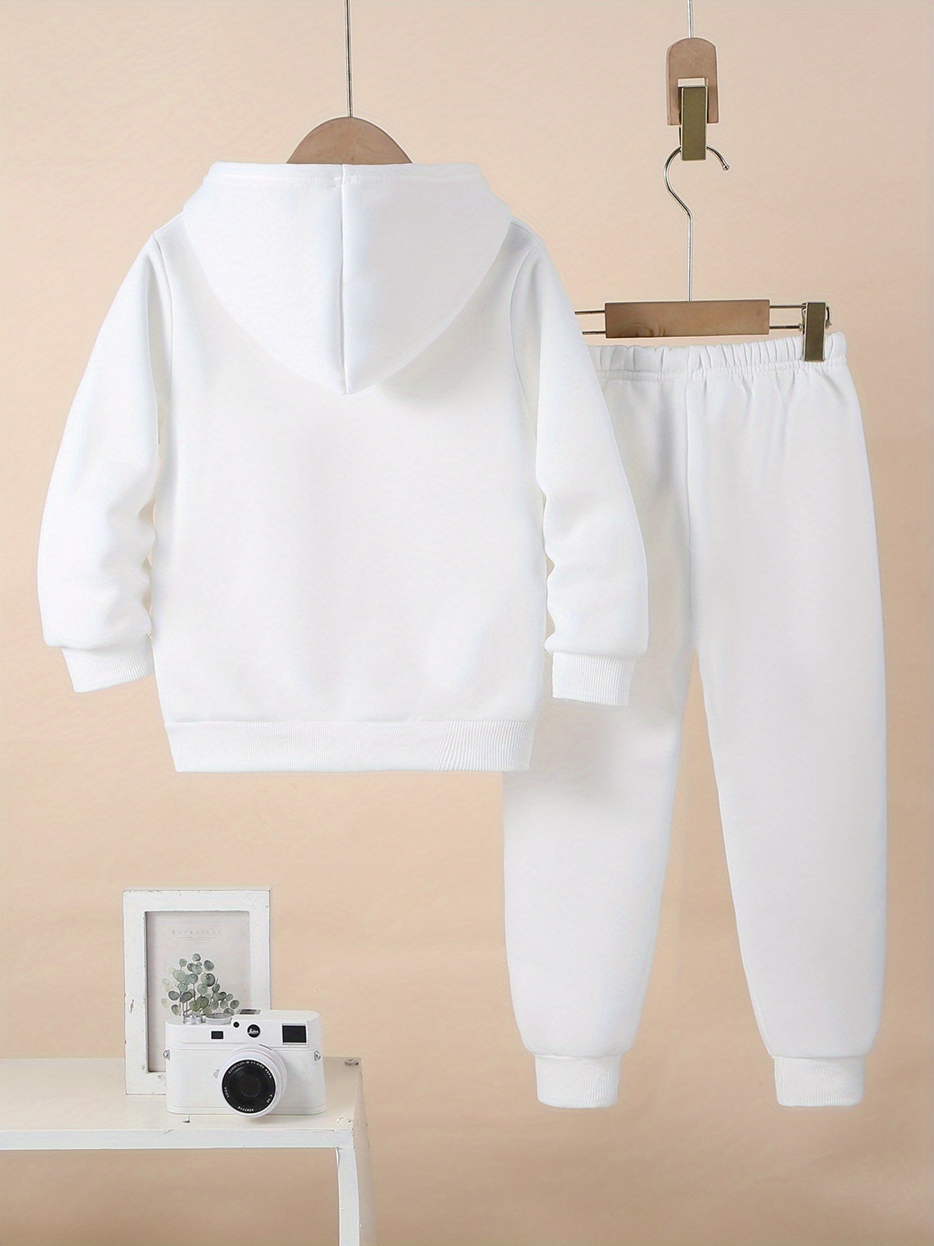 Girls' Fashion Hoodie and Pants Set - Sanrio Cartoon Print, Soft Polyester Sweatshirt with Hat for Kids, Warm & Comfortable Fall/Winter Outfit, Stylish Casual Sportswear for School or Outdoor Activities, Perfect for Outdoor