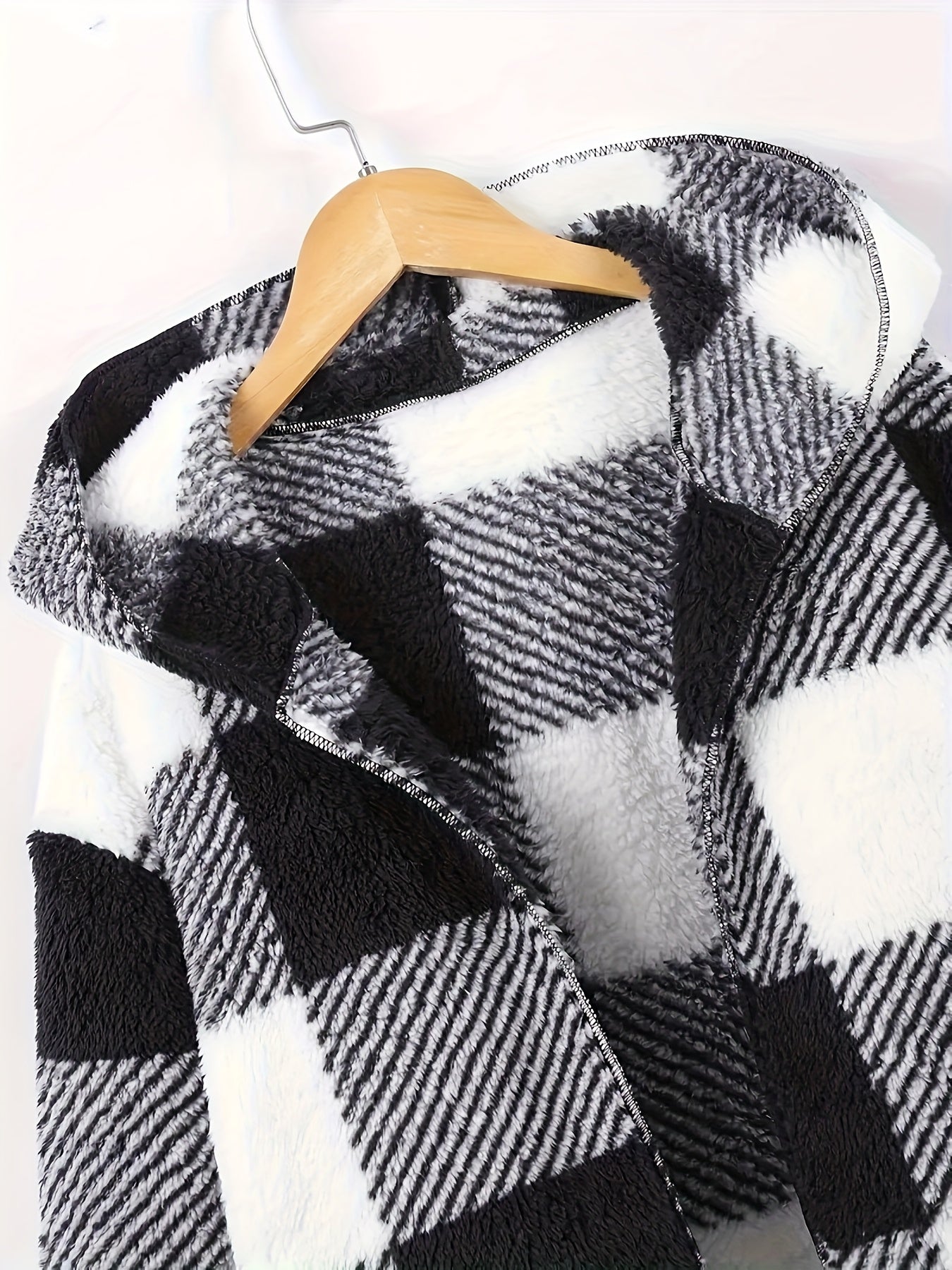 Three-Piece Black and White Plaid Long Sleeve Jacket with White Camisole Top and Black Flared Pants Set for Young Girls, Autumn-Winter Fashion Casual Outfit Suitable for Outdoor Leisure Activities (Excludes Bags and Shoes), P