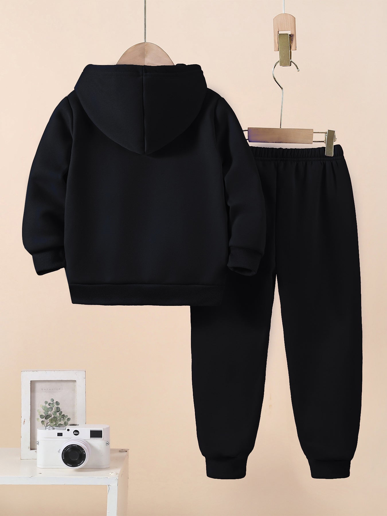 Girls' Fashion Hoodie and Pants Set - Sanrio Cartoon Print, Soft Polyester Sweatshirt with Hat for Kids, Warm & Comfortable Fall/Winter Outfit, Stylish Casual Sportswear for School or Outdoor Activities, Perfect for Outdoor